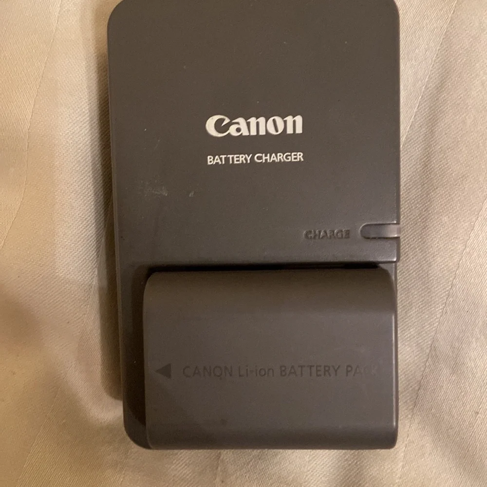 Canon Digital REBEL EOS XT camera with travel bag battery charger USB chord
